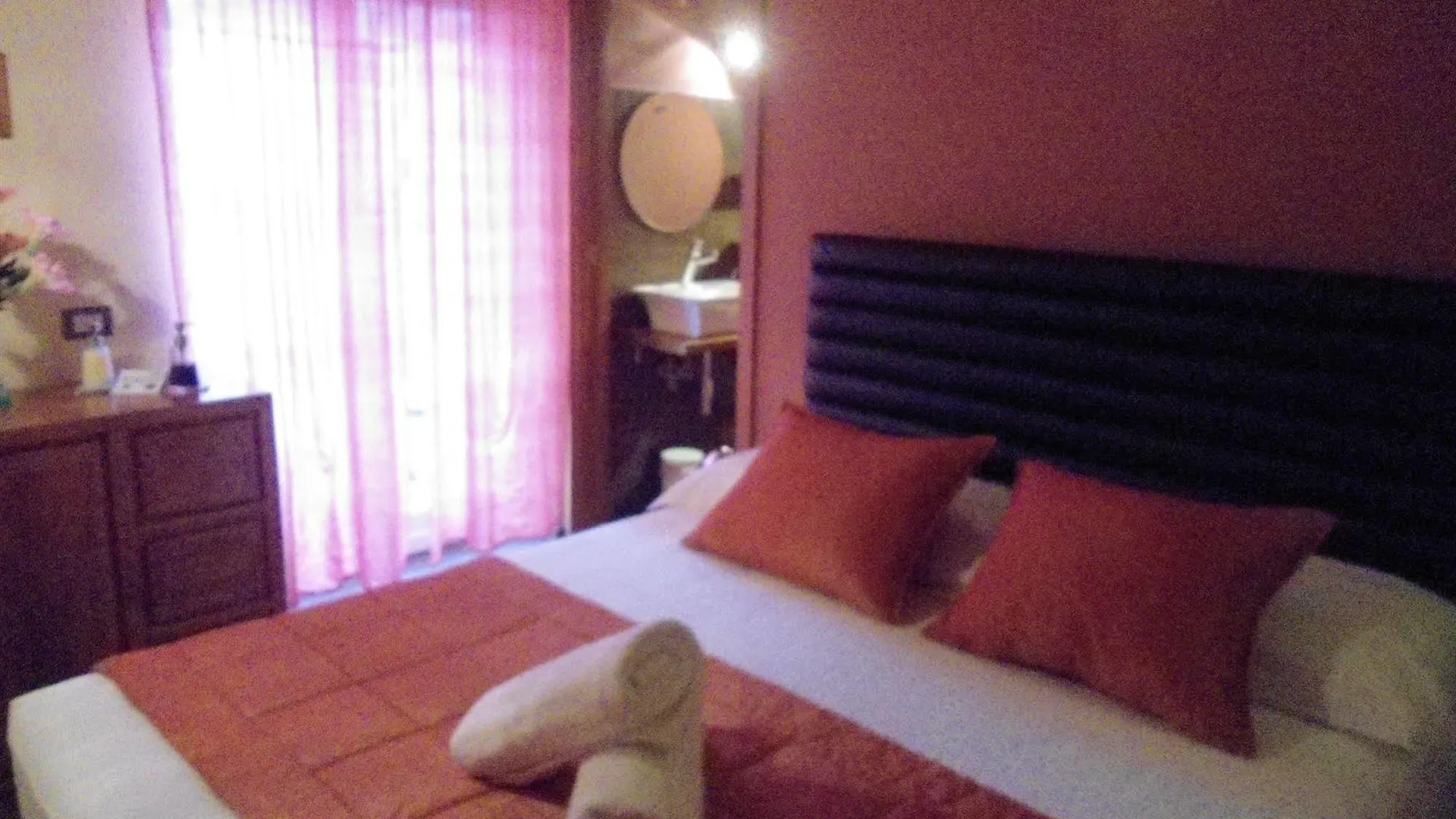 Aida Charming Rooms Rome Bed & Breakfast