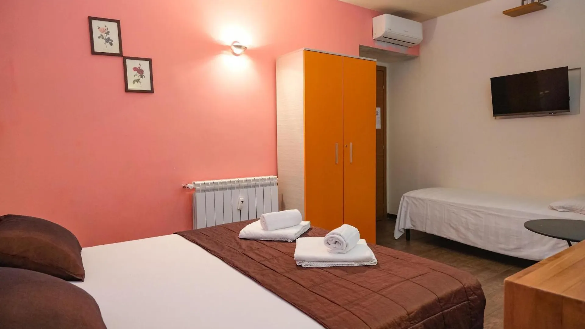 Aida Charming Rooms Rome Bed & Breakfast