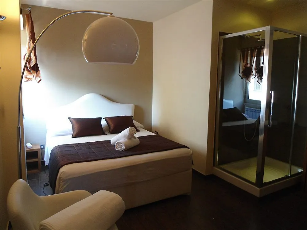 Aida Charming Rooms Rome 2*,